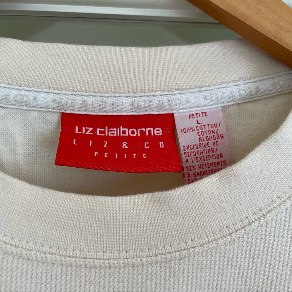 Liz Claiborne Liz & Co logo waffle texture long sleeve sweatshirt cream cropped - Picture 3 of 6
